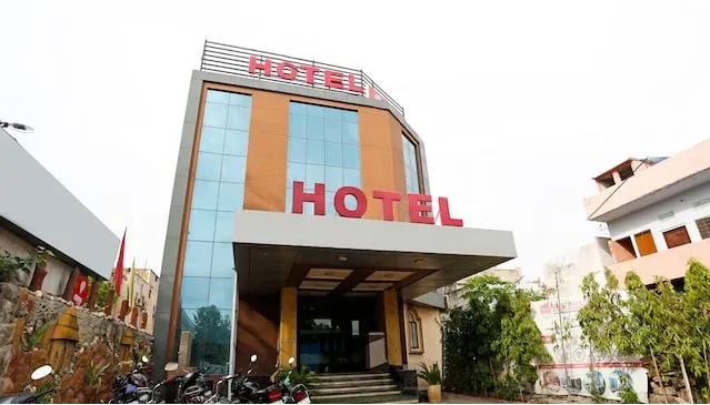 Hotel Meenakshi Palace